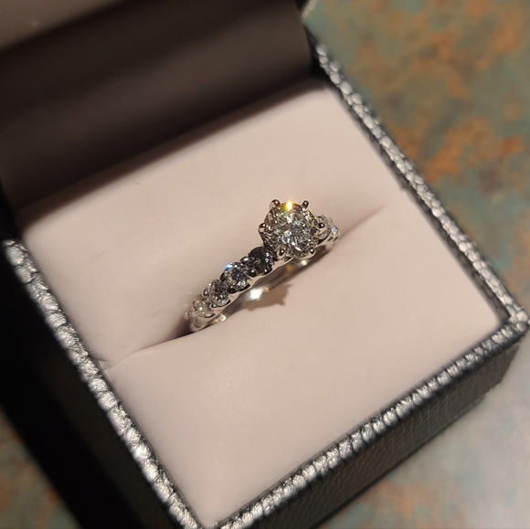 White gold real diamond ring - Picture 3 of 6
